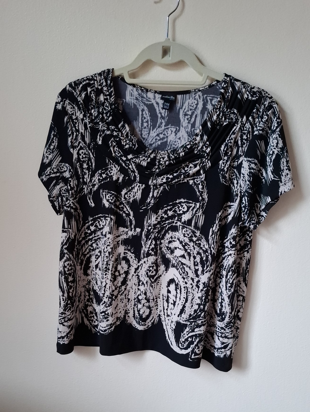 Rafaella Black Amd White Printed Draped Neck Short Sleeve Top Size PM